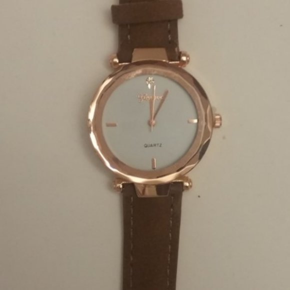 Brown and Gold Watch: Luxury Watch - Picture 4 of 8